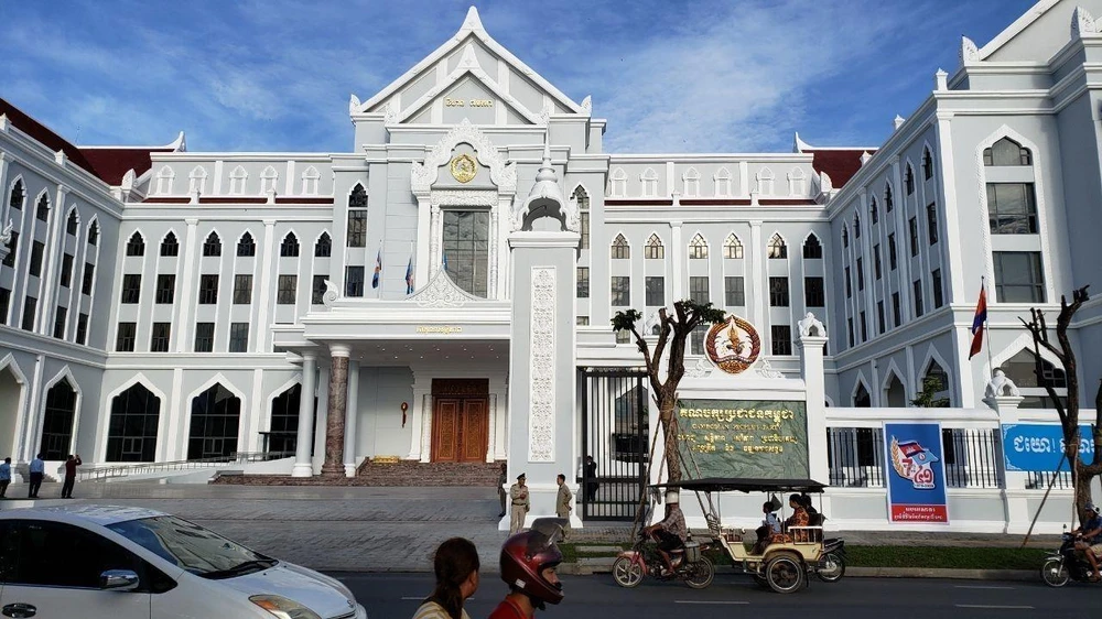 Trụ sở mới của Đảng Nhân dân Campuchia (CPP) cầm quyền tại quận Chamkarmon, thủ đô Phnom Penh. (Ảnh: Nguyễn Vũ Hùng/TTXVN)