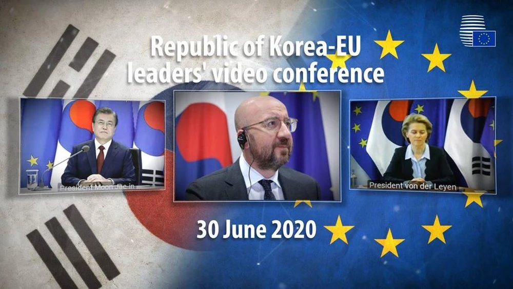 Tổng thống Hàn Quốc Moon Jae-in, Chủ tịch Hội đồng EU Charles Michel và Chủ tịch Ủy ban châu Âu (EC) Ursula von der Leyen trong hội nghị trực tuyến. (Nguồn: consilium.europa.eu)