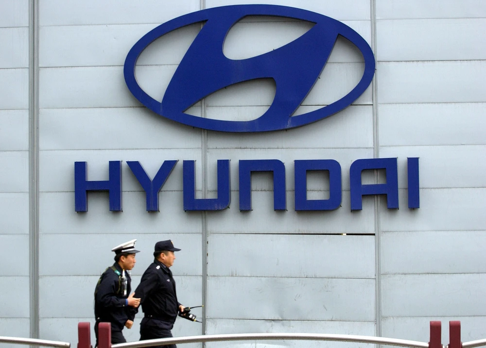 Biểu tượng Hyundai tại trụ sở của tập đoàn này ở Seoul, Hàn Quốc. (Ảnh: AFP/TTXVN)