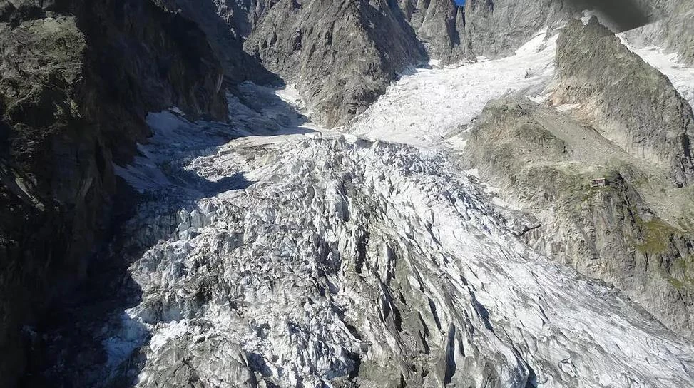 Một phần băng từ sông băng Planpincieux có nguy cơ bị vỡ. (Nguồn: AFP)