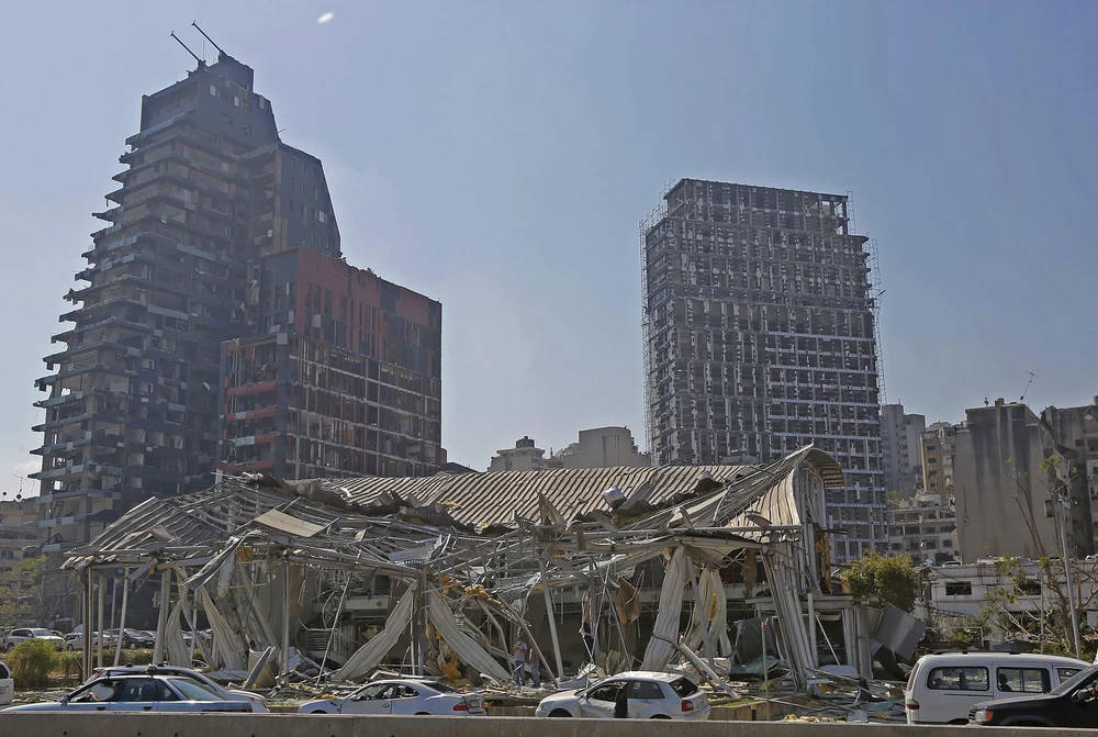 Những tòa nhà bị phá hủy sau vụ nổ lớn ở khu cảng thủ đô Beirut, Liban ngày 5/8/2020. (Ảnh: THX/TTXVN)