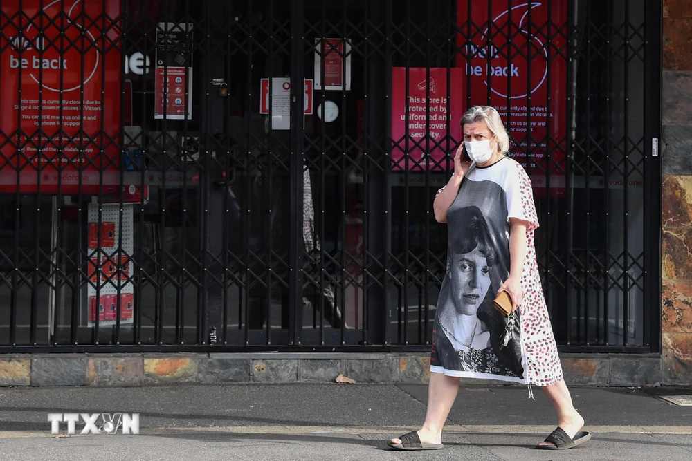 Người dân đeo khẩu trang phòng lây nhiễm COVID-19 tại Melbourne, Victoria, Australia, ngày 31/8/2020. (Ảnh: THX/TTXVN)