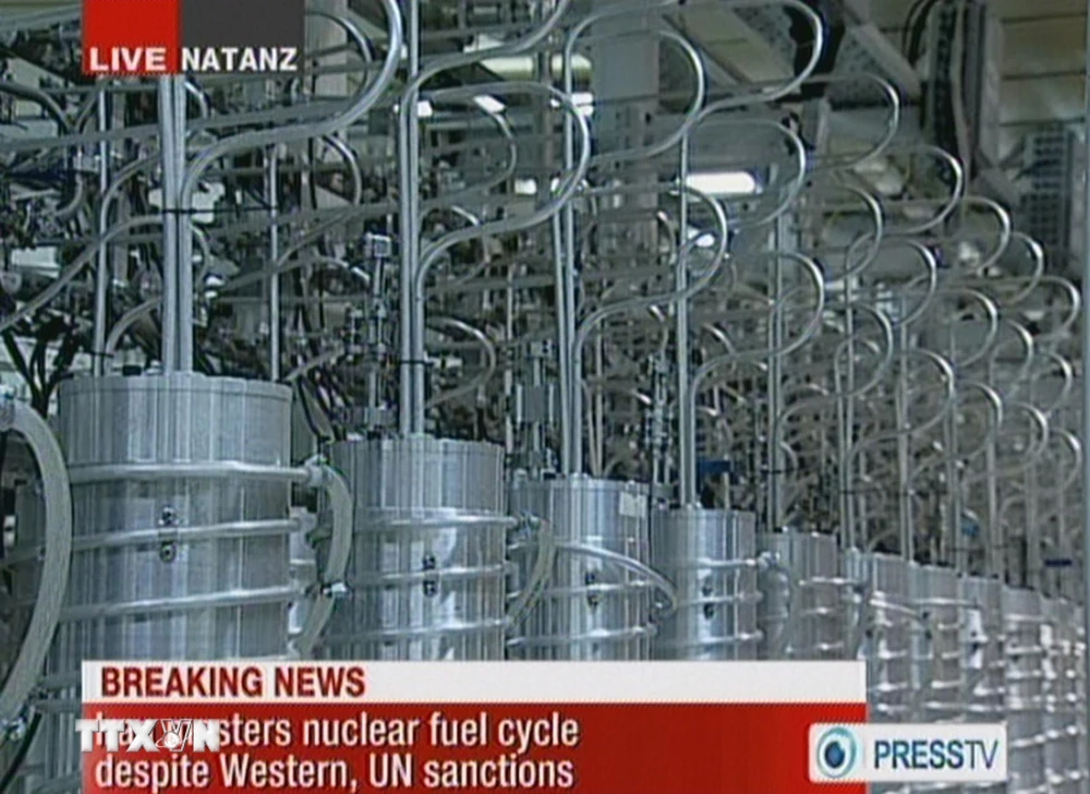 Các máy ly tâm bên trong cơ sở hạt nhân Natanz của Iran. (Ảnh: AFP/TTXVN)
