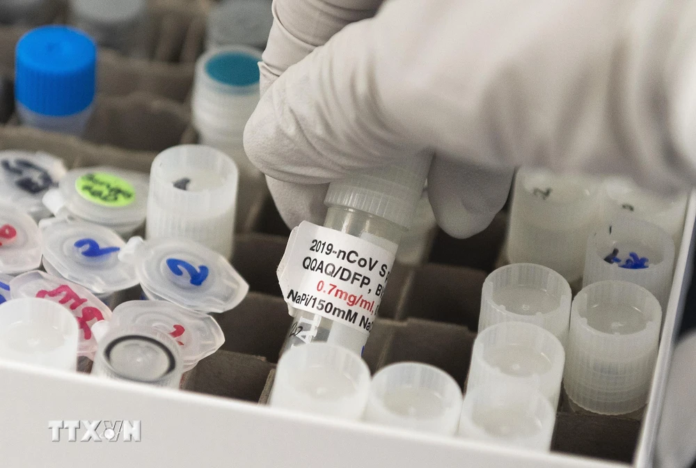 Nghiên cứu sản xuất vắcxin ngừa COVID-19 tại Gaithersburg, Maryland, Mỹ. (Ảnh: AFP/TTXVN)