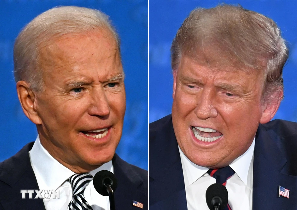 Cựu Phó Tổng thống Mỹ Joe Biden (trái) và đương kim Tổng thống Mỹ Donald Trump (phải) tại vòng tranh luận trực tiếp đầu tiên ở thành phố Cleveland, bang Ohio ngày 30/9/2020. (Ảnh: AFP/TTXVN)