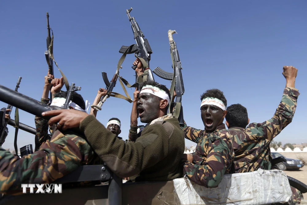 Phiến quân Houthi trong chiến dịch tuyển quân ở thủ đô Sanaa, Yemen. (Ảnh: AFP/TTXVN)