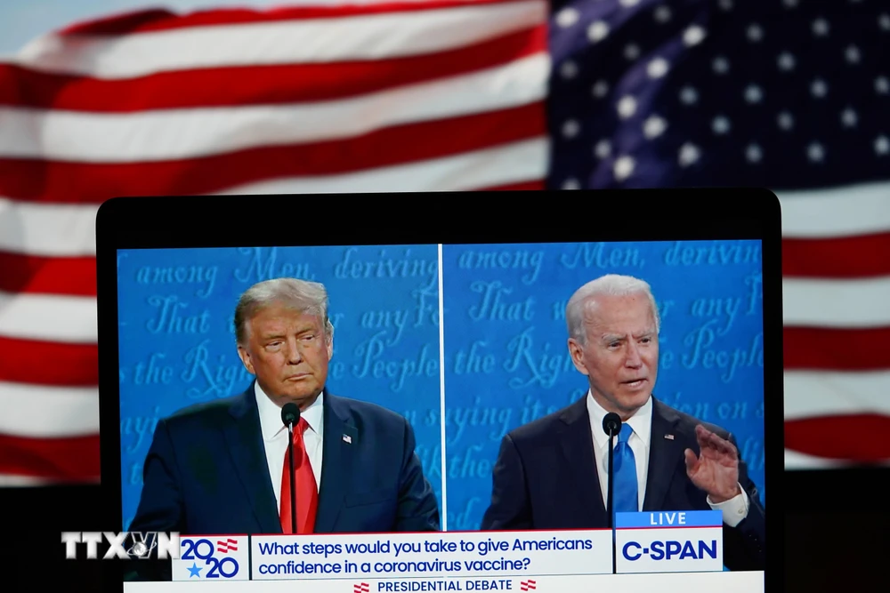 Đương kim Tổng thống Mỹ Donald Trump (trái) và ứng viên Tổng thống của đảng Dân chủ Joe Biden. (Ảnh: THX/TTXVN)