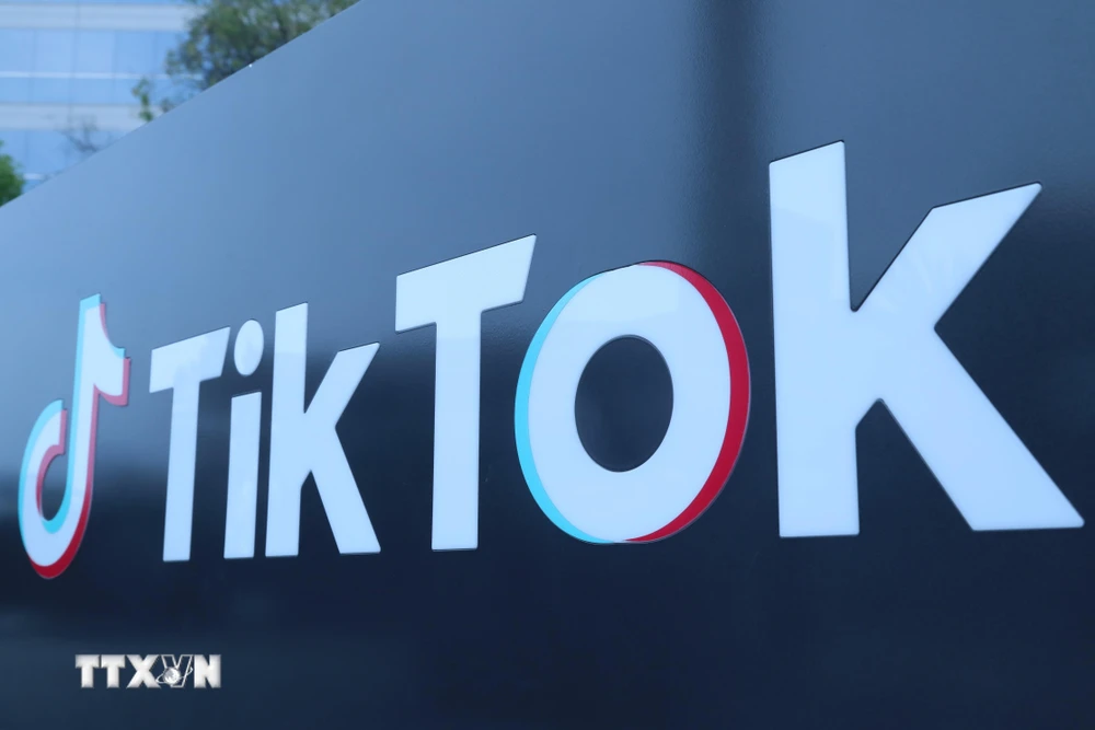 Biểu tượng TikTok bên ngoài tòa nhà văn phòng ở thành phố Culver, bang California, Mỹ ngày 21/8/2020. (Ảnh: THX/TTXVN)