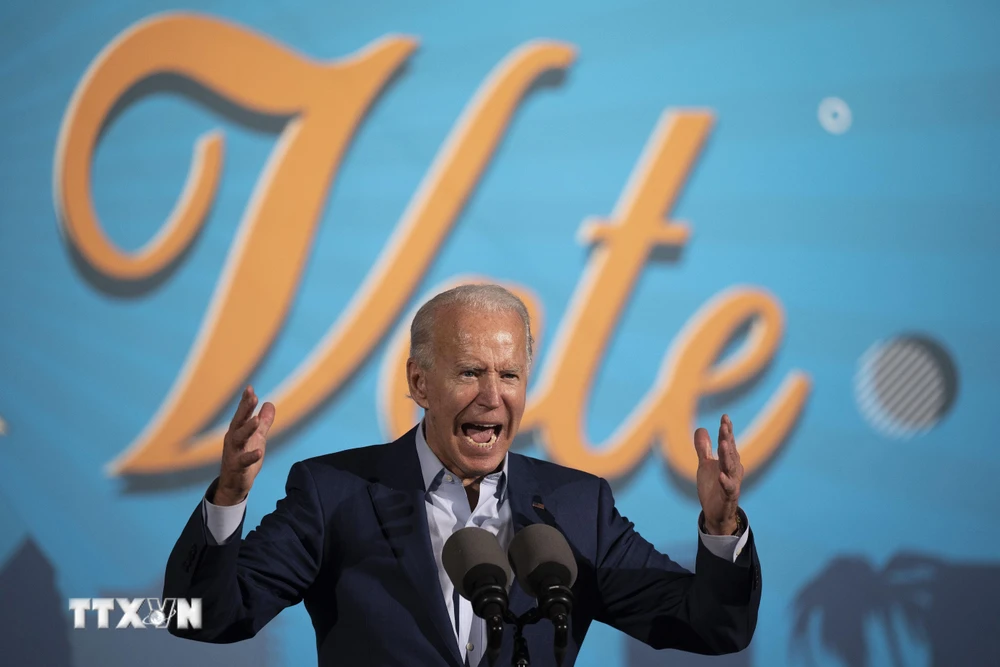 Ứng viên Tổng thống của đảng Dân chủ Mỹ Joe Biden vận động tranh cử tại Tampa, bang Florida ngày 29/10/2020. (Ảnh: AFP/TTXVN)