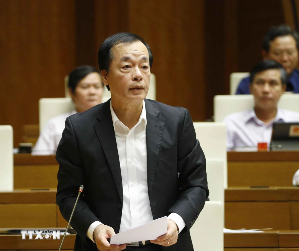 Bộ trưởng Bộ Xây dựng Phạm Hồng Hà trả lời chất vấn của các đại biểu Quốc hội. (Ảnh: Doãn Tấn/TTXVN)