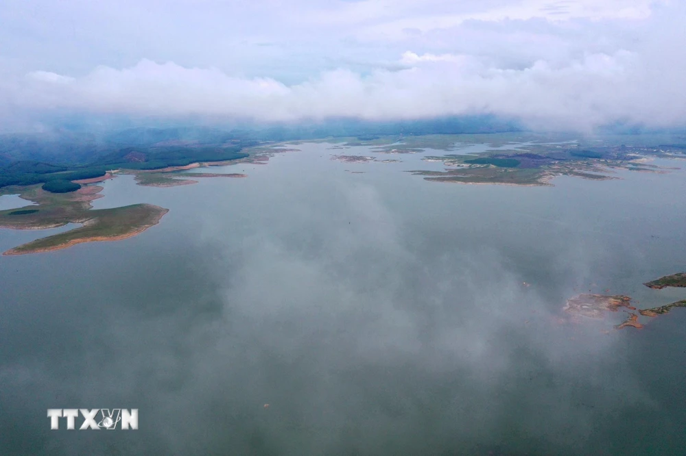  Hồ chứa nước thuỷ điện Sông Hinh (Phú Yên) sẵn sàng cắt lũ theo kế hoạch. (Ảnh: Ngọc Hà/TTXVN)