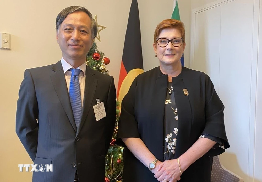 Bộ trưởng Ngoại giao Australia Marise Payne tiếp Đại sứ Nguyễn Tất Thành chào xã giao. (Ảnh: TTXVN phát)