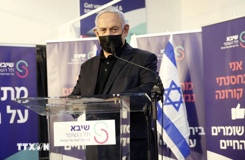 Thủ tướng Benjamin Netanyahu phát biểu sau khi tiêm vắcxin phòng COVID-19 tại Ramat Gan, Israel, ngày 19/12/2020. (Ảnh: THX/TTXVN)