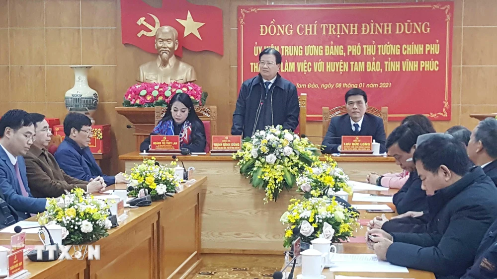 Phó Thủ tướng Trịnh Đình Dũng phát biểu tại buổi làm việc với lãnh đạo huyện Tam Đảo. (Ảnh: Nguyễn Trọng Lịch/TTXVN)