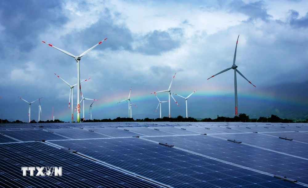 Dự án điện gió và điện Mặt Trời tại xã Lợi Hải và Bắc Phong (Thuận Bắc) được triển khai nhanh nhờ sự hỗ trợ lớn của tỉnh Ninh Thuận. (Ảnh: Minh Hưng/TTXVN)