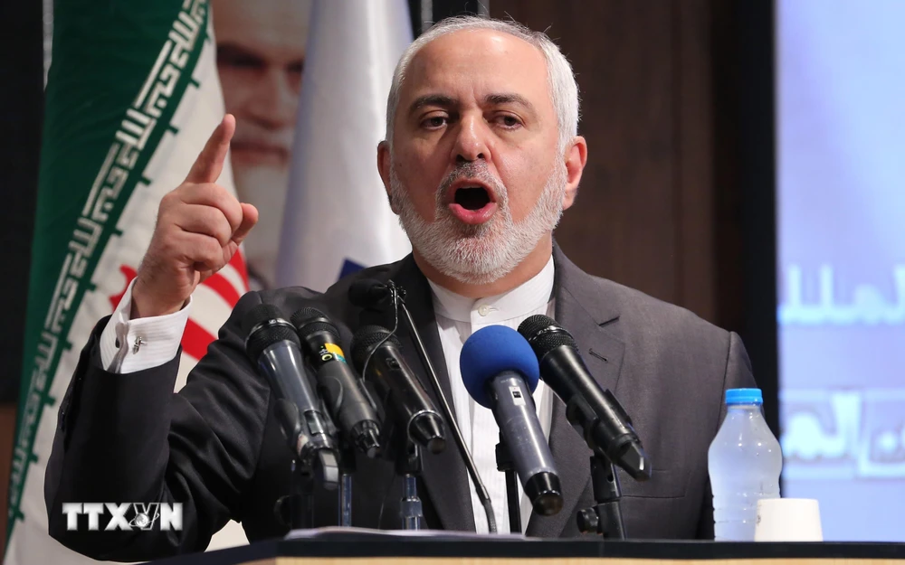 Ngoại trưởng Iran Mohammad Javad Zarif phát biểu tại một cuộc họp báo ở Tehran. (Ảnh: AFP/TTXVN)