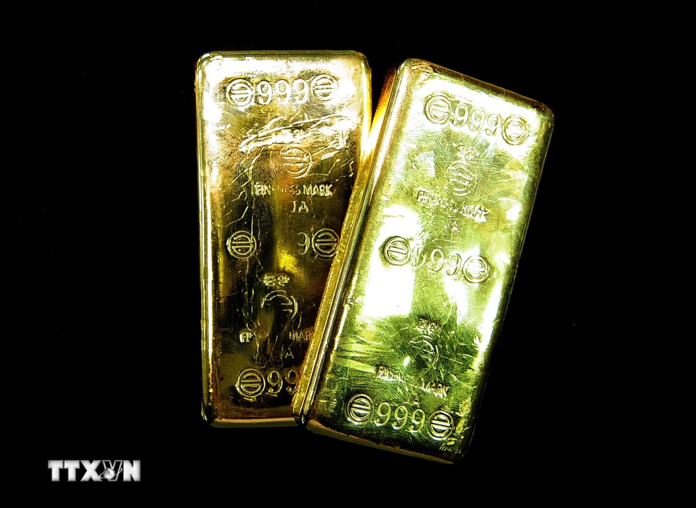 Vàng miếng được bày bán tại một tiệm kim hoàn ở Seoul, Hàn Quốc. (Ảnh: AFP/TTXVN)
