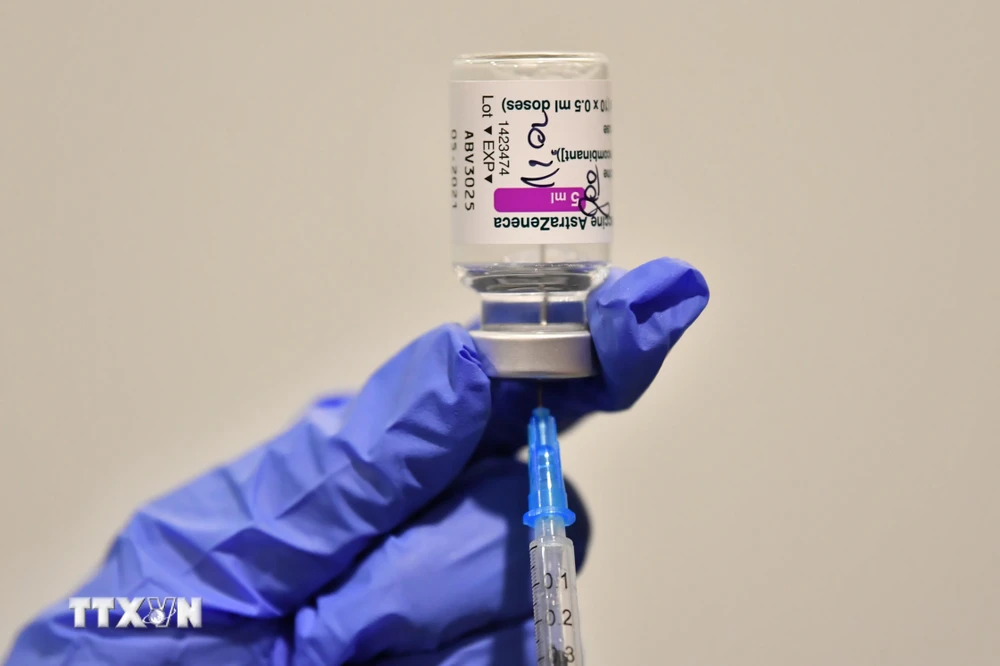 Vaccine ngừa COVID-19 của hãng AstraZeneca. (Ảnh: PAP/TTXVN)