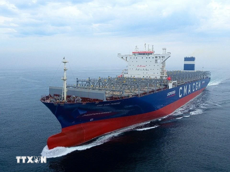 Tàu chở container siêu lớn trọng tải 14.800 TEU chạy bằng nhiên liệu khí đốt hóa lỏng (LNG) do Hyundai Samho chế tạo. (Ảnh: Yonhap/TTXVN)