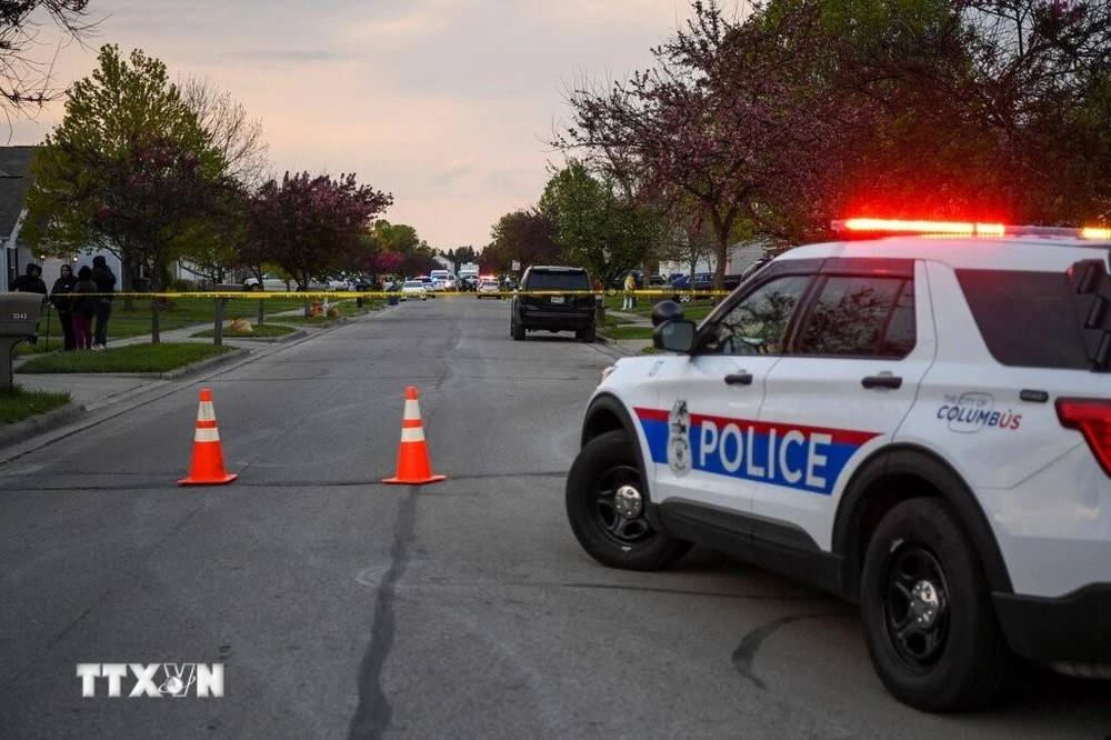 Hiện trường vụ cảnh sát bắn chết một nữ thiếu niên da màu khi đang xử lý một vụ đâm dao tại Columbus, Ohio, Mỹ, ngày 20/4/2021. (Ảnh: Reuters/TTXVN)