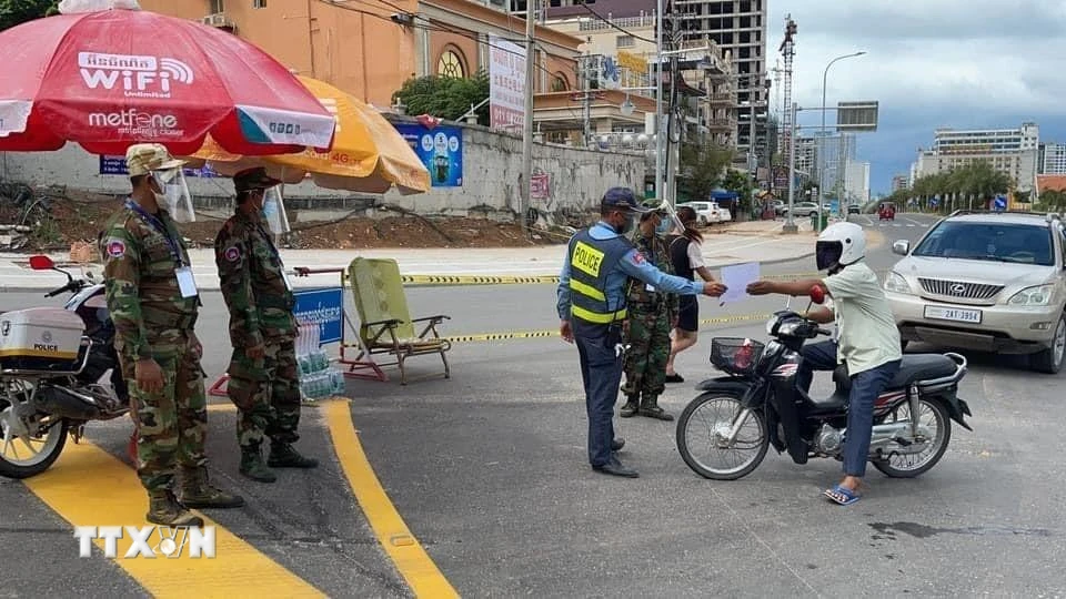 Chính quyền tỉnh Preah Sihanouk ban hành lệnh phong tỏa thành phố Preah Sihanouk trong 14 ngày (23/4 đến ngày 6/5) để kiểm soát và ngăn chặn dịch COVID-19. (Ảnh: Trần Ngọc Long/TTXVN)