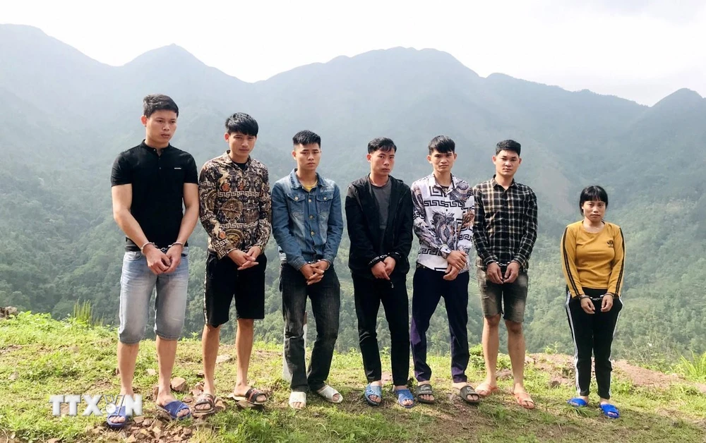 Công an huyện Bình Liêu phát hiện, bắt giữ 7 người có hành vi xuất cảnh trái phép sang Trung Quốc ngày 13/4. (Ảnh: TTXVN phát)
