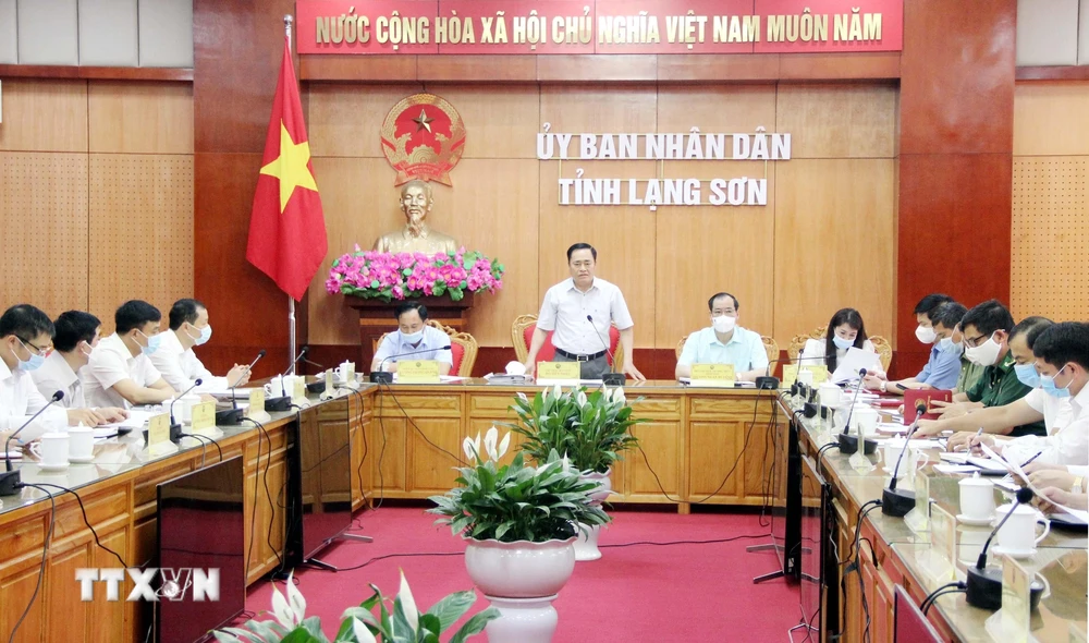 Ban Chỉ đạo phòng, chống dịch COVID-19 tỉnh Lạng Sơn tổ chức họp khẩn về công tác phòng, chống dịch. (Ảnh: Thái Thuần/TTXVN)
