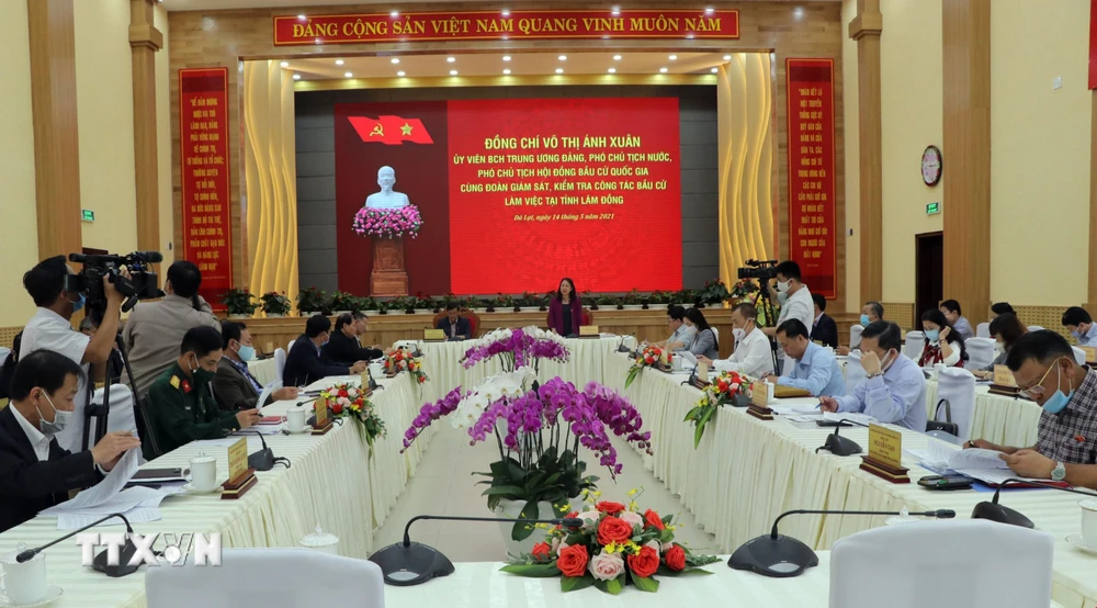 Đoàn công tác Ủy ban Thường vụ Quốc hội làm việc với Ủy ban bầu cử tỉnh Lâm Đồng. (Ảnh: Quốc Hùng-Đặng Tuấn/TTXVN)
