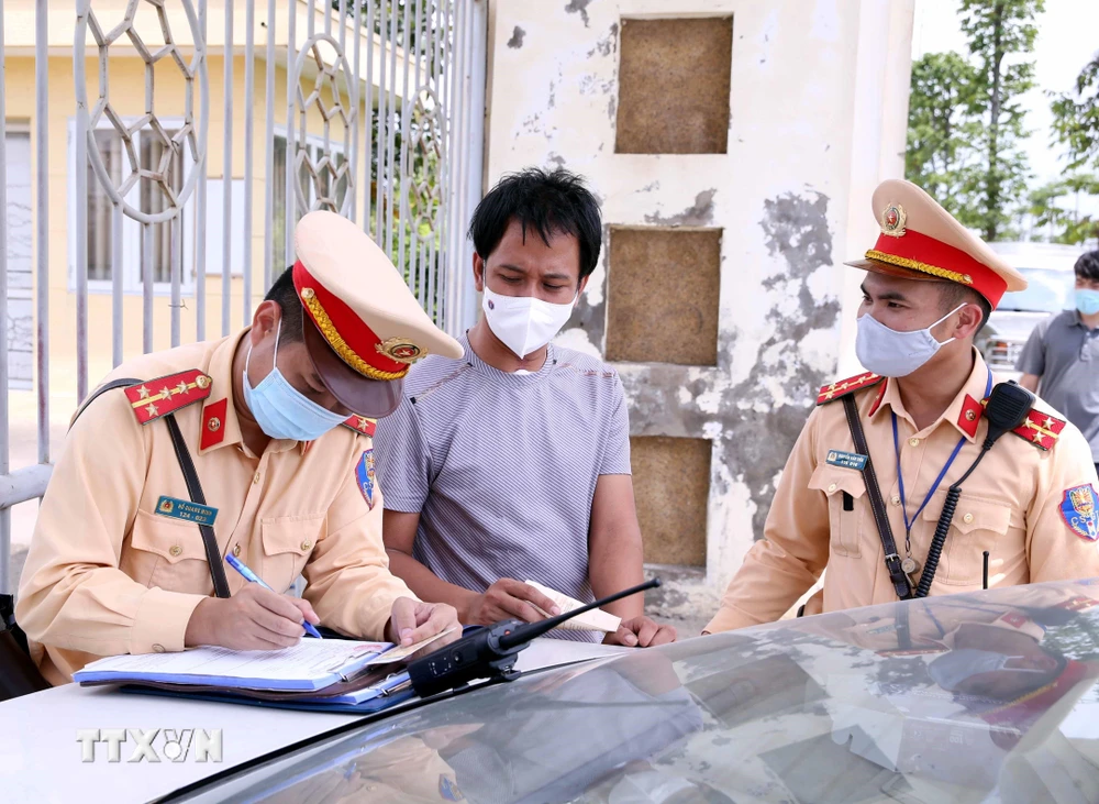 CSGT Hà Nội huy động tối đa lực lượng đảm bảo an toàn cho Ngày hội bầu cử. (Ảnh: Phạm Kiên/TTXVN)