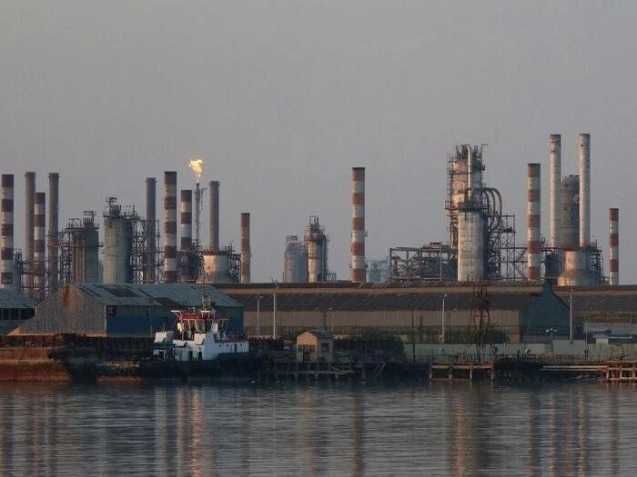 Trong ảnh: Một cơ sở khai thác dầu ở Iran. (Ảnh: IRNA/TTXVN)