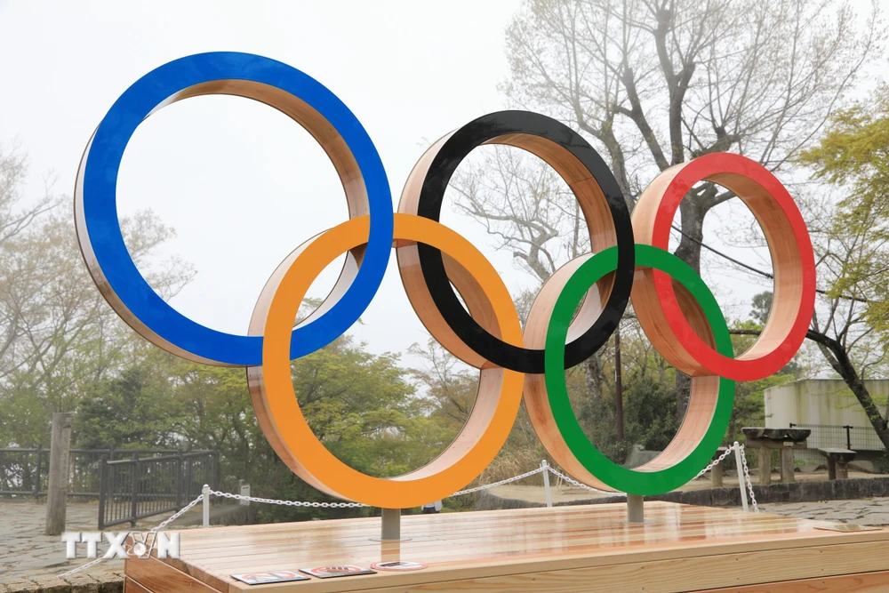 Biểu tượng Olympic tại thủ đô Tokyo, Nhật Bản ngày 14/4/2021. (Ảnh: THX/TTXVN)