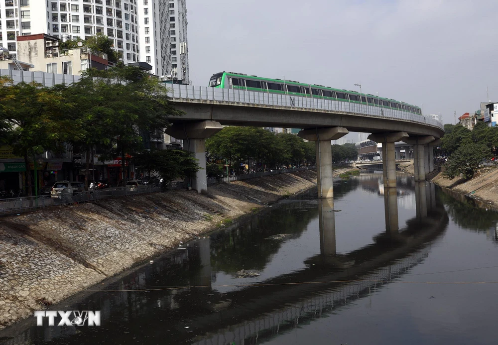 Đường sắt đô thị Cát Linh-Hà Đông có chiều dài tuyến đi trên cao là 13,5km (từ Cát Linh đi Hà Đông) 12 nhà ga trên cao. (Ảnh: Huy Hùng/TTXVN)