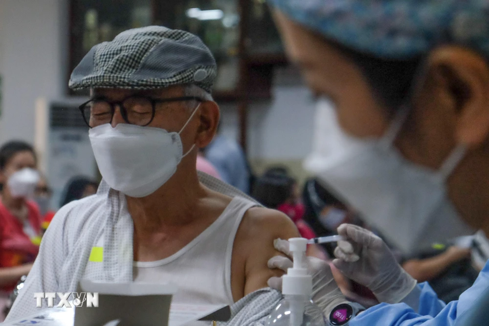 Tiêm chủng vaccine ngừa COVID-19 tại Jakarta, Indonesia, ngày 10/6/2021. (Ảnh: THX/TTXVN)