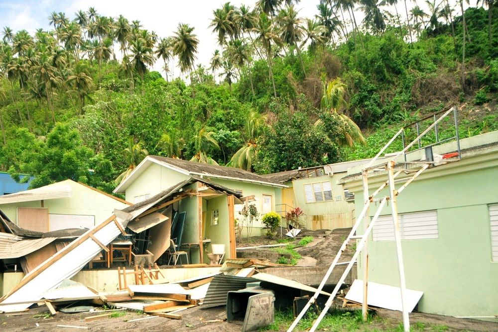 Một ngôi nhà bị sập sau khi cơn bão Elsa đi qua một khu vực trên bờ biển phía bắc Cuba. (Nguồn: Reuters)