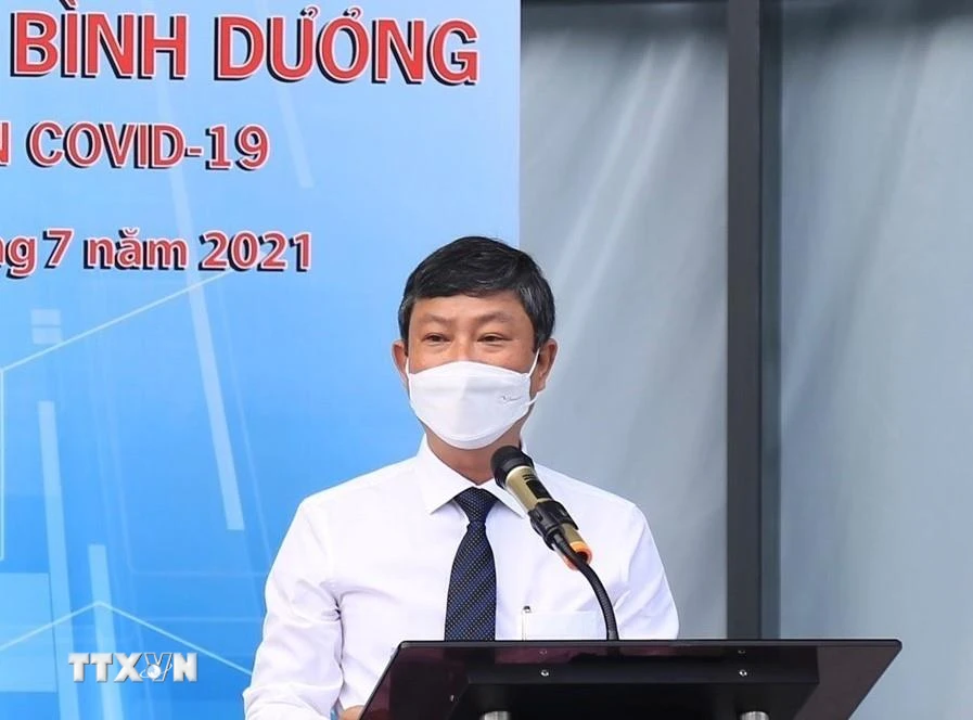 Chủ tịch UBND tỉnh Bình Dương Võ Văn Minh phát biểu tại buổi công bố đưa vào Bệnh viện dã chiến 1.500 giường ở thành phố Thủ Dầu Một. (Ảnh: TTXVN phát)