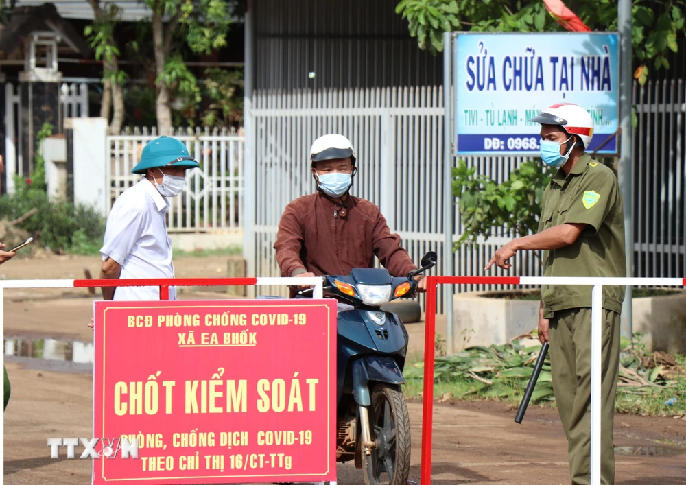 Một chốt kiểm soát tại xã Ea Bhốk, huyện Cư Kuin. (Ảnh: Tuấn Anh/TTXVN)