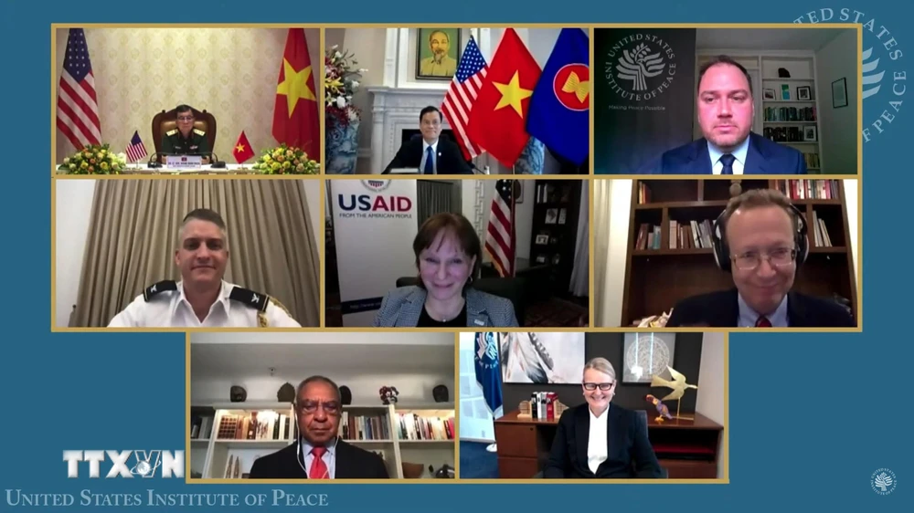 Các đại biểu tham dự hội thảo trực tuyến “Khắc phục hậu quả chiến tranh Việt Nam: Chặng đường phía trước” do Viện Hòa bình Hoa Kỳ (USIP) tổ chức ngày 3/8/2021. (Ảnh: TTXVN)