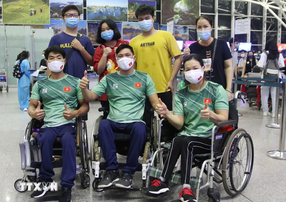 Ba kình ngư Việt Nam dự Paralympic Tokyo 2020. (Ảnh: TTXVN phát)