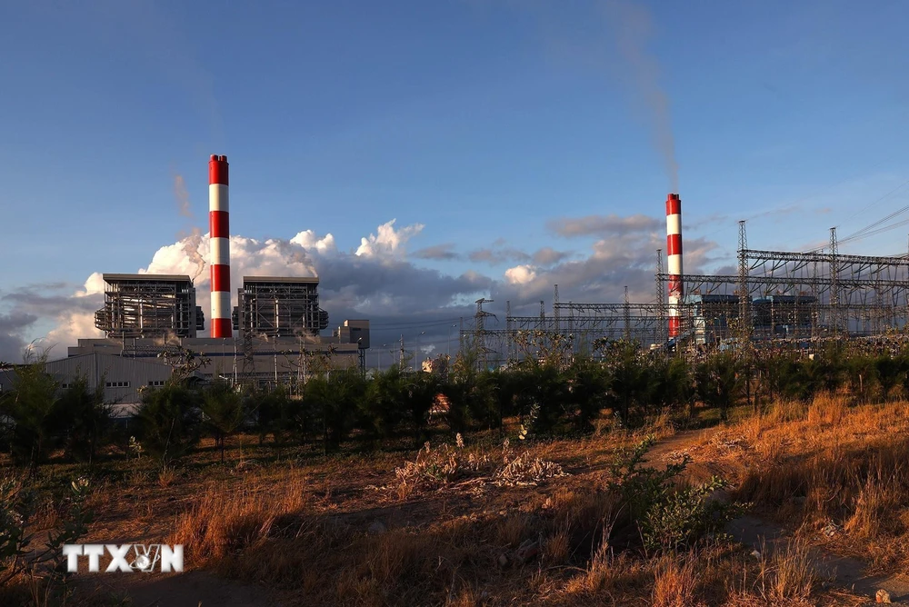 Các nhà máy trong trung tâm Nhiệt điện Vinh Tân phần lớn đều chạy bằng than nhập. (Ảnh: Ngọc Hà/TTXVN)