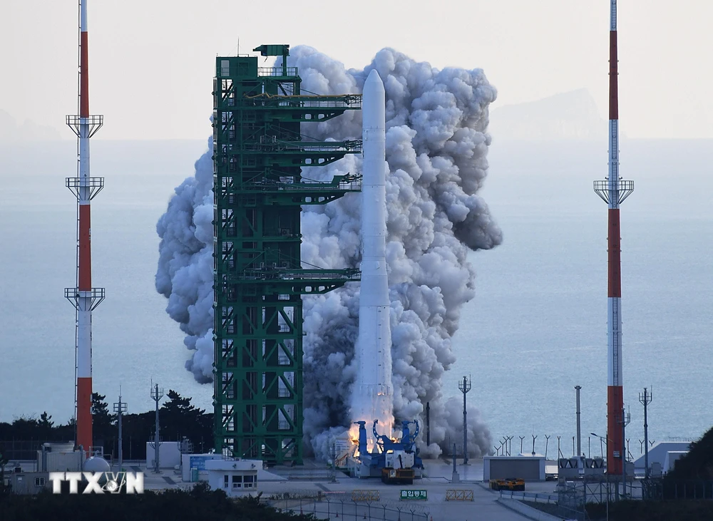 Tên lửa Nuri được phóng từ Trung tâm vũ trụ Naro ở thị trấn ven biển Goheung, miền Nam Hàn Quốc ngày 21/10/2021. (Ảnh: Yonhap/TTXVN)