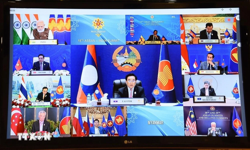 Thủ tướng Lào dự Hội nghị Cấp cao ASEAN-Ấn Độ lần thứ 18 ngày 28/10. (Ảnh: TTXVN phát)