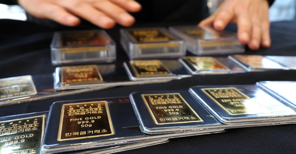 Vàng miếng được bày bán tại Sàn giao dịch ở Seoul, Hàn Quốc. (Ảnh: Yonhap/TTXVN)