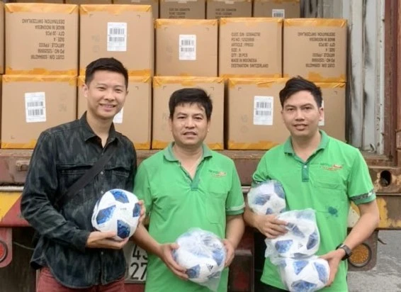 VFF đã tiếp nhận hơn 50.000 trái bóng FIFA hỗ trợ để phát triển bóng đá học đường tại Việt Nam. (Ảnh: VFF)