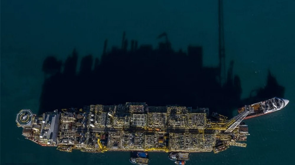 Tập đoàn TotalEnergies thử nghiệm khả năng thu giữ CO2 ở mỏ dầu dưới biển Brazil. (Ảnh: AFP)