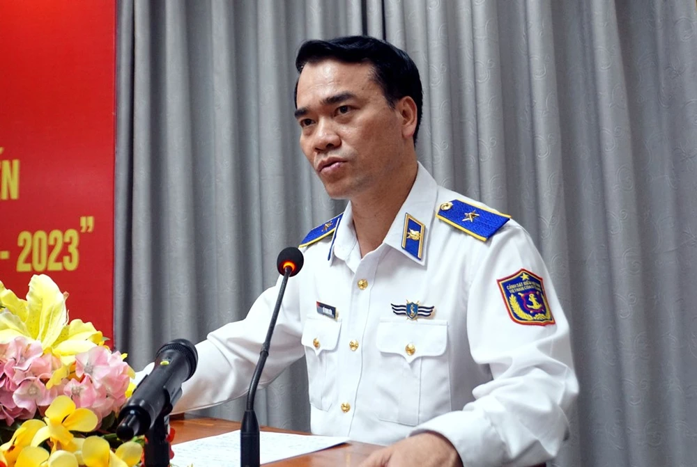 Thiếu tướng Vũ Trung Kiên, Phó Tư lệnh Cảnh sát Biển Việt Nam phát biểu. (Ảnh: Trịnh Bang Nhiệm/TTXVN)
