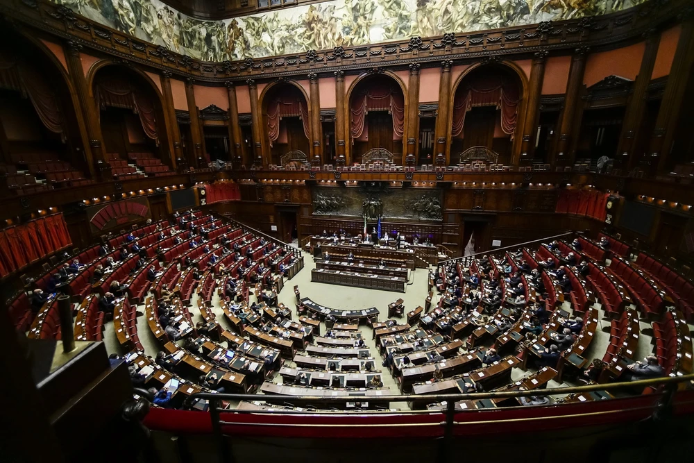 Toàn cảnh một phiên họp của Hạ viện Italy ở Rome. (Ảnh: AFP/TTXVN)