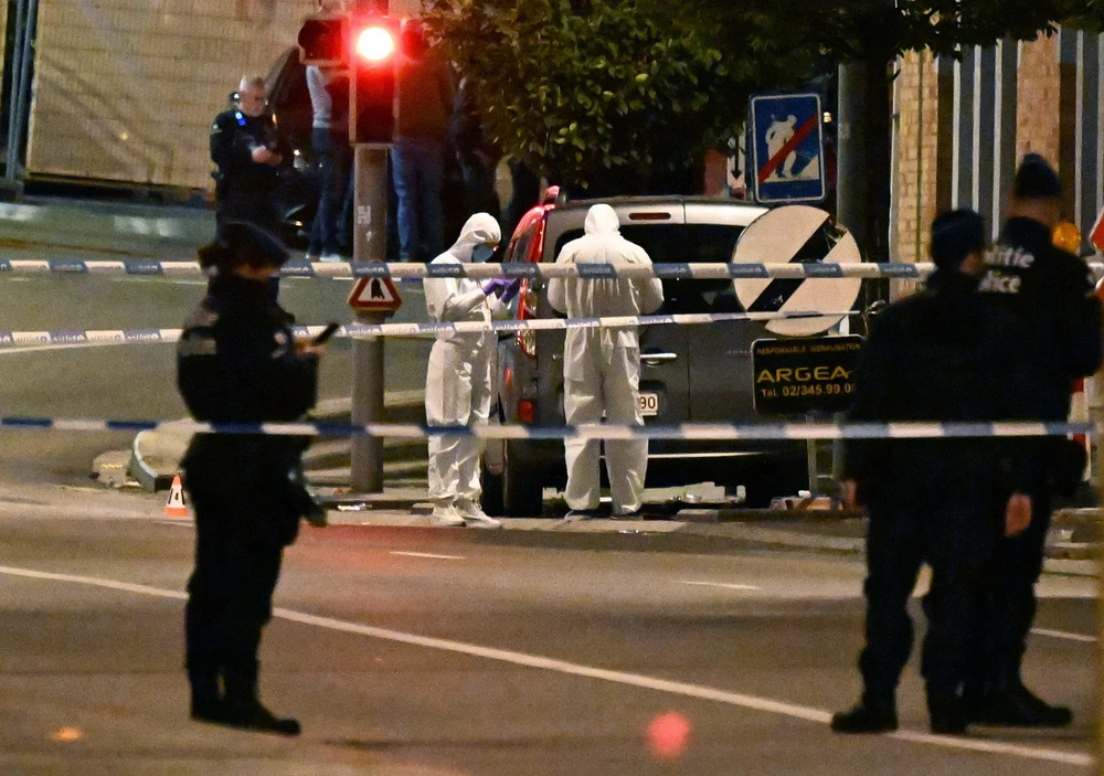 Cảnh sát phong tỏa hiện trường vụ xả súng tại Brussels, Bỉ, ngày 17/10/2023. (Ảnh: Anadolu Agency/TTXVN)