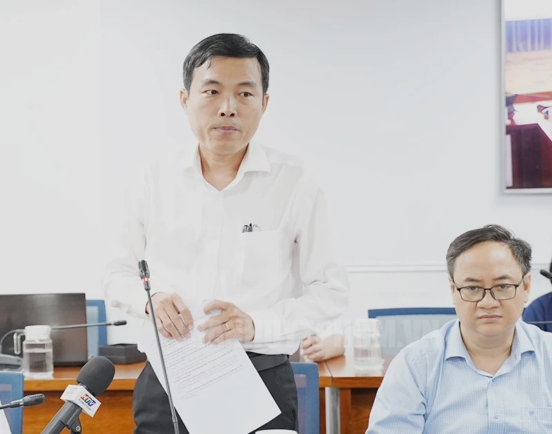 Phó Giám đốc Sở Thông tin-Truyền thông TPHCM Võ Minh Thành thông tin tại buổi họp báo. (Ảnh: Trang tin Điện tử Đảng bộ Thành phố Hồ Chí Minh)