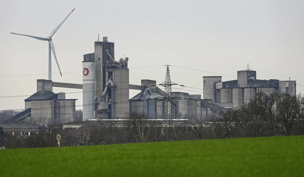Một nhà máy sản xuất ximăng tại Beckum, Đức. (Ảnh: AP)