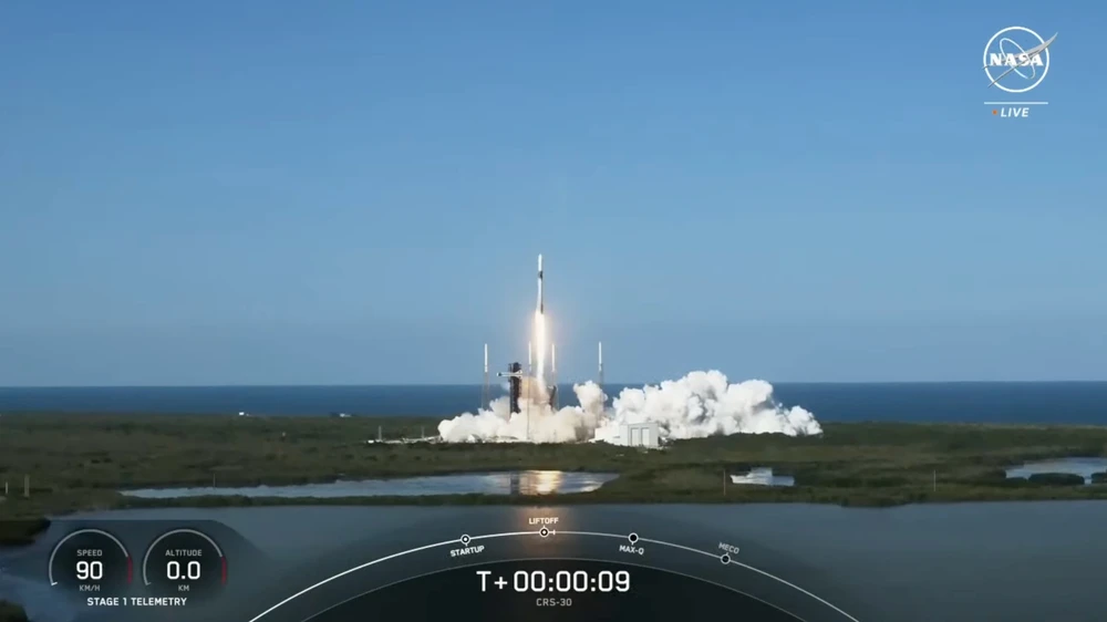 Tên lửa SpaceX Falcon 9 cất cánh từ Tổ hợp phóng 39A tại Trung tâm vũ trụ Kennedy ở Florida vào ngày 6/12/2020 mang theo tàu vũ trụ Dragon chở hàng tiếp tế lên ISS. (Nguồn: NASA/SpaceX)